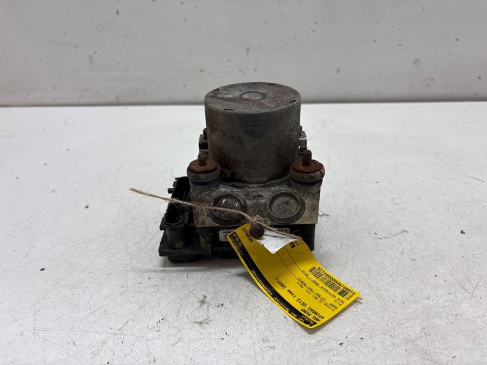Begagnade ABS-pump Hyundai Getz 1.3i 12V Pris € 45,00 Marginaltabell erbjuds av F. van den Mosselaar autodemontage