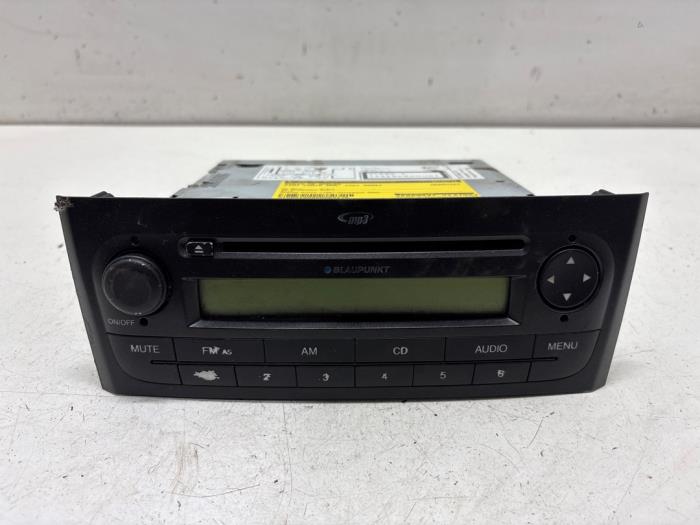 Używane Radioodtwarzacz CD Fiat Grande Punto (199) 1.4 T-Jet 16V Cena € 25,00 Procedura marży oferowane przez F. van den Mosselaar autodemontage
