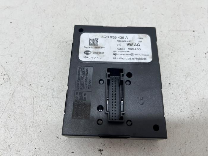 Używane Modul keyless vehicle Skoda Fabia III (NJ3) 1.2 TSI 16V Cena € 15,00 Procedura marży oferowane przez F. van den Mosselaar autodemontage