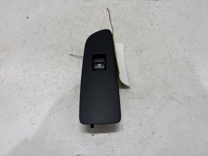 Usados Interruptor de ventanilla eléctrica BMW 1 serie (E81) 120d 16V Precio € 10,00 Norma de margen ofrecido por F. van den Mosselaar autodemontage