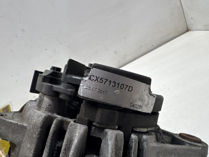 Dynamo van een Renault Clio III (BR/CR) 1.2 16V 75 2010