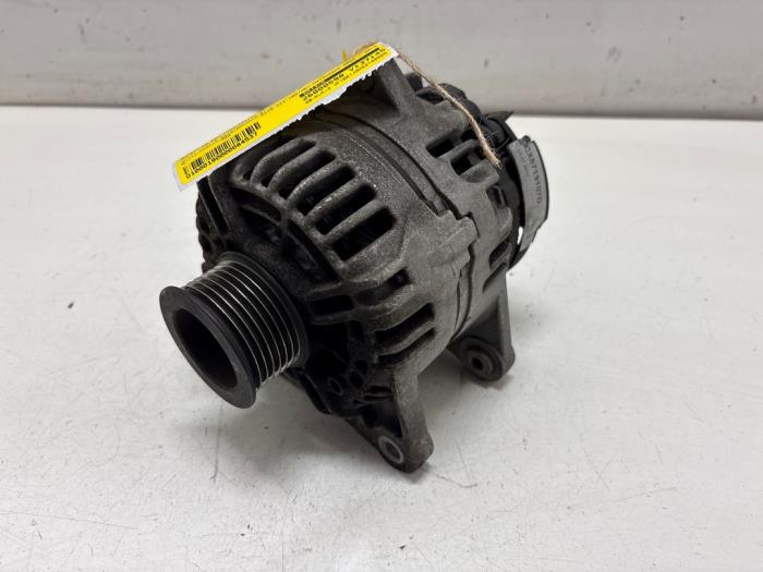 Begagnade Dynamo Renault Clio III (BR/CR) 1.2 16V 75 Pris € 35,00 Marginaltabell erbjuds av F. van den Mosselaar autodemontage