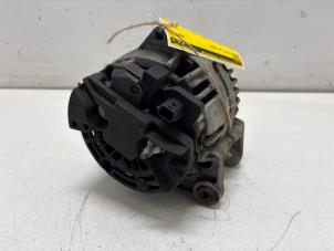 Dynamo van een Renault Clio III (BR/CR) 1.2 16V 75 2010