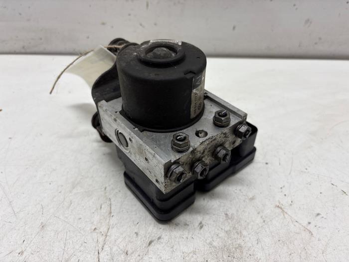 Begagnade ABS-pump Volkswagen Golf V (1K1) 1.6 FSI 16V Pris € 25,00 Marginaltabell erbjuds av F. van den Mosselaar autodemontage