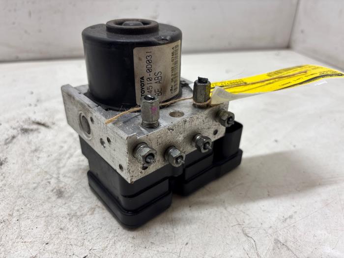 Gebrauchte ABS Pumpe Toyota Yaris II (P9) 1.3 16V VVT-i Preis € 70,00 Margenregelung angeboten von F. van den Mosselaar autodemontage
