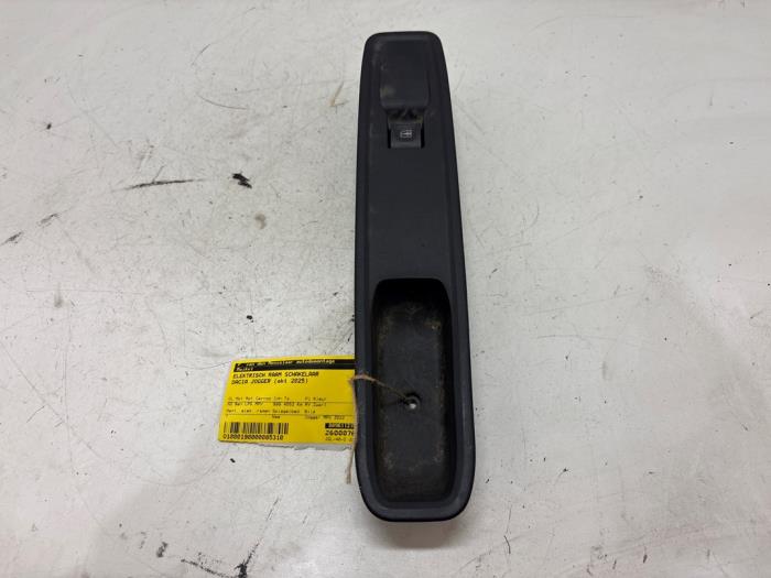 Usados Interruptor de ventanilla eléctrica Dacia Jogger 1.0 TCe 100 Bi-Fuel , ECO-G 12V Precio € 15,00 Norma de margen ofrecido por F. van den Mosselaar autodemontage
