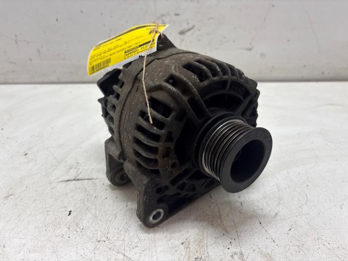 Begagnade Dynamo Renault Clio III (BR/CR) 1.4 16V Pris € 35,00 Marginaltabell erbjuds av F. van den Mosselaar autodemontage