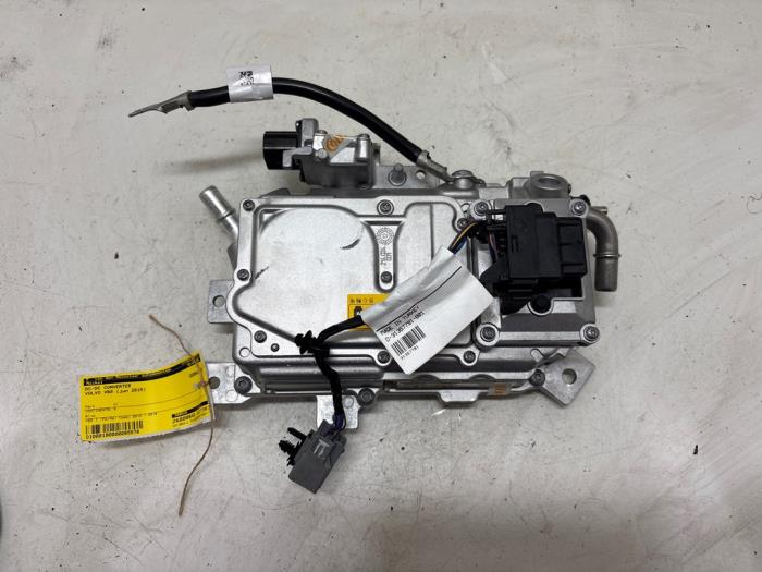 Używane DC/CD konwertor Volvo V60 I (FW/GW) 2.4 D6 20V AWD Twin Engine Plug-in Hybrid Cena € 350,00 Procedura marży oferowane przez F. van den Mosselaar autodemontage
