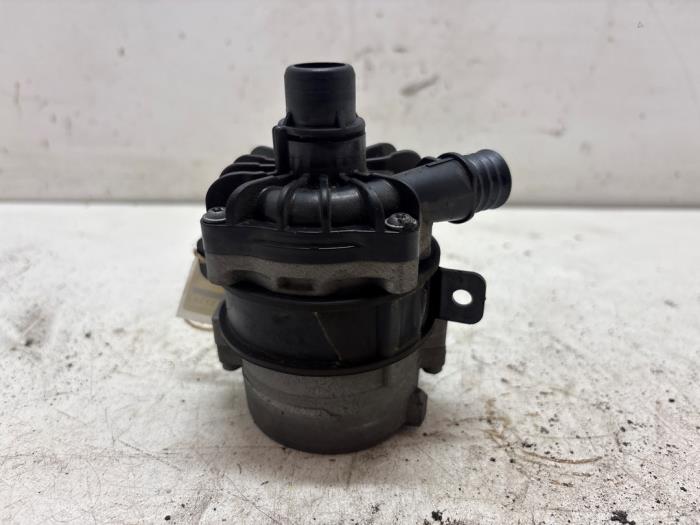 Begagnade Extra vattenpump Volvo V60 I (FW/GW) 2.4 D6 20V AWD Twin Engine Plug-in Hybrid Pris € 20,00 Marginaltabell erbjuds av F. van den Mosselaar autodemontage