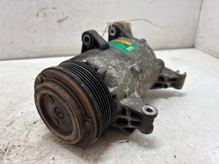 Używane Pompa klimatyzacji BMW Mini (R50/53) 1.6 16V One Cena € 75,00 Procedura marży oferowane przez F. van den Mosselaar autodemontage
