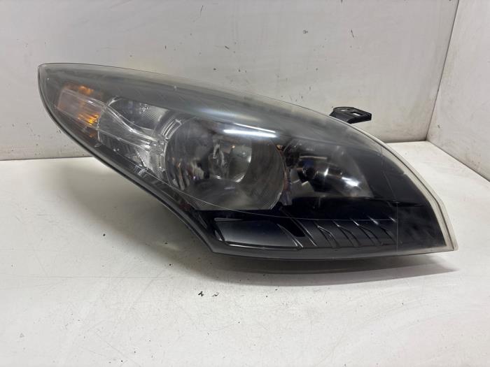 Używane Reflektor prawy Renault Megane III Grandtour (KZ) 1.4 16V TCe 130 Cena € 75,00 Procedura marży oferowane przez F. van den Mosselaar autodemontage