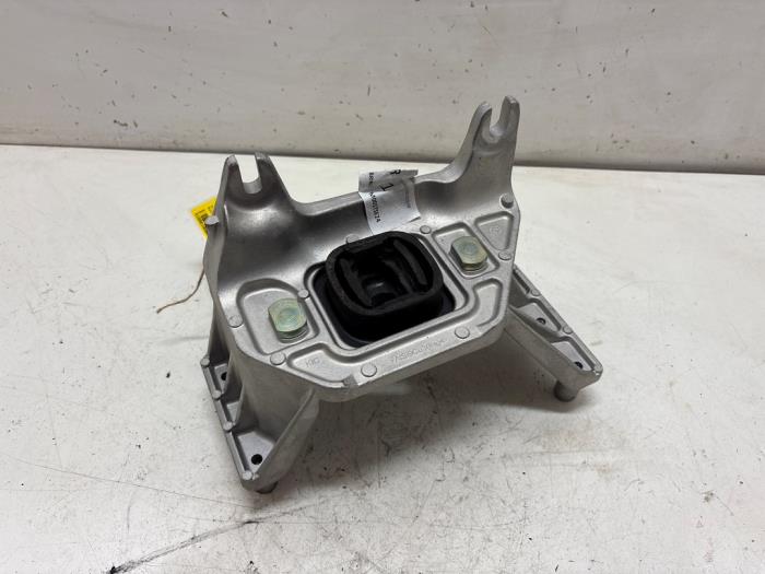 Used Engine mount Renault Austral 1.2 Mild Hybrid Advanced 130 Price € 35,00 Margin scheme offered by F. van den Mosselaar autodemontage