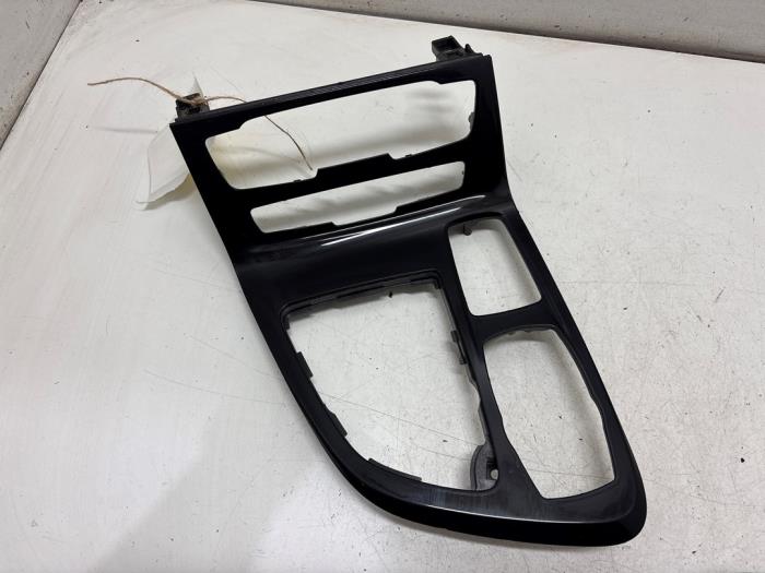 Begagnade Mittkonsol BMW 2 serie Active Tourer (F45) 225xe iPerformance 1.5 TwinPower Turbo 12V Pris € 25,00 Marginaltabell erbjuds av F. van den Mosselaar autodemontage