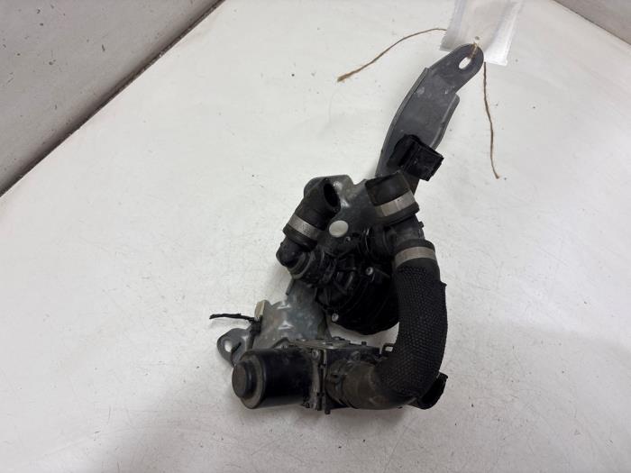 Begagnade Extra vattenpump BMW 2 serie Active Tourer (F45) 225xe iPerformance 1.5 TwinPower Turbo 12V Pris € 50,00 Marginaltabell erbjuds av F. van den Mosselaar autodemontage
