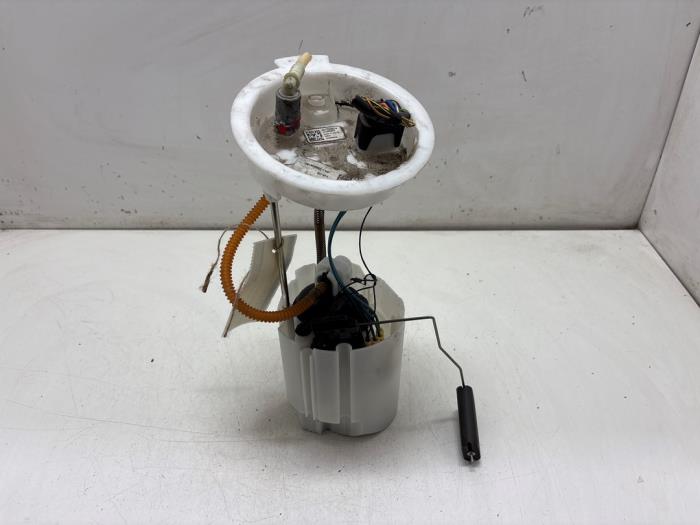 Usagé Pompe à carburant BMW 2 serie Active Tourer (F45) 225xe iPerformance 1.5 TwinPower Turbo 12V Prix € 75,00 Règlement à la marge proposé par F. van den Mosselaar autodemontage