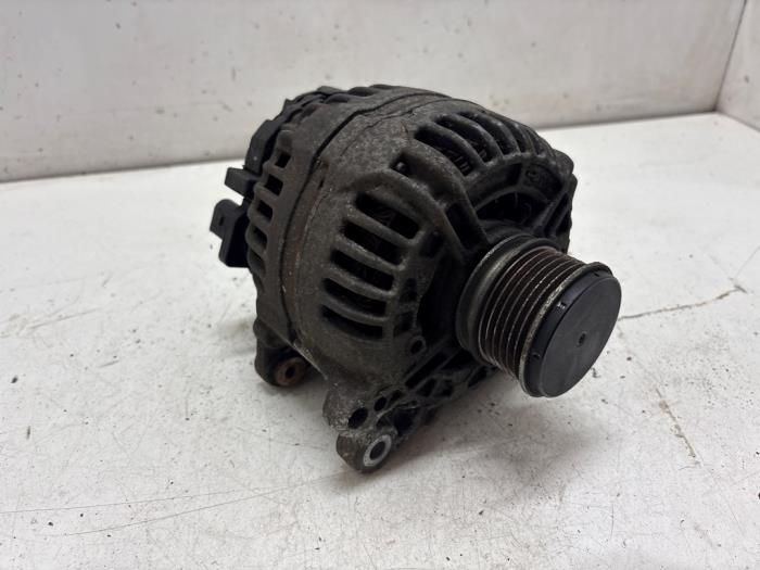 Begagnade Dynamo Volkswagen Golf V (1K1) 1.6 Pris € 35,00 Marginaltabell erbjuds av F. van den Mosselaar autodemontage