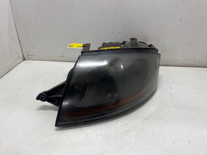 Używane Reflektor lewy Audi TT (8N3) 1.8 20V Turbo Cena € 200,00 Procedura marży oferowane przez F. van den Mosselaar autodemontage