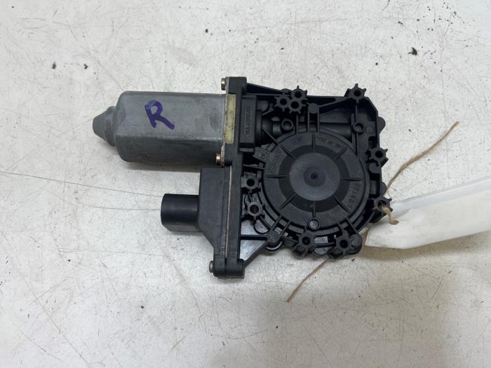 Usados Motor de ventanilla de puerta Audi TT (8N3) 1.8 20V Turbo Precio € 65,00 Norma de margen ofrecido por F. van den Mosselaar autodemontage