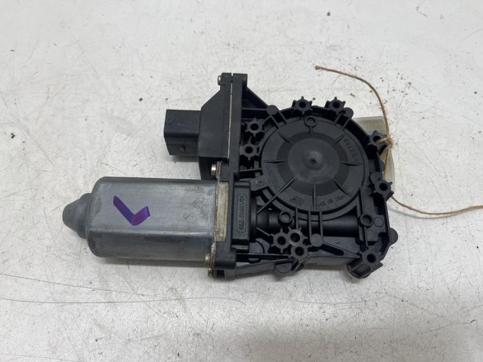 Usados Motor de ventanilla de puerta Audi TT (8N3) 1.8 20V Turbo Precio € 145,00 Norma de margen ofrecido por F. van den Mosselaar autodemontage