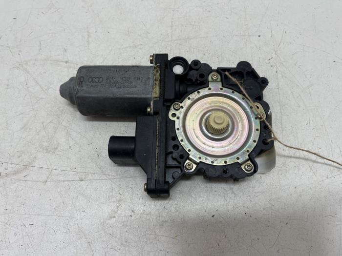 Usados Motor de ventanilla de puerta Audi TT Roadster (8N9) 1.8 20V Turbo Precio € 145,00 Norma de margen ofrecido por F. van den Mosselaar autodemontage