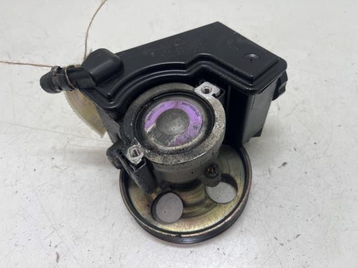 Usagé Pompe de direction Peugeot 206 (2A/C/H/J/S) 1.1 XN,XR Prix € 25,00 Règlement à la marge proposé par F. van den Mosselaar autodemontage