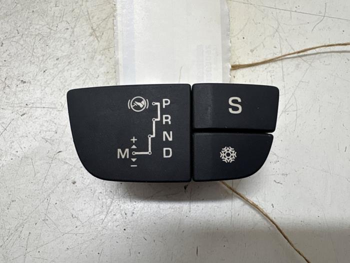 Gear shift selector indicator