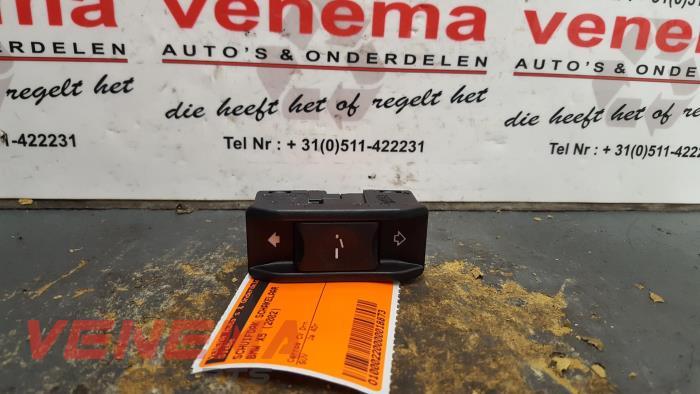 Używane Przelacznik szyberdachu BMW X5 (E53) 3.0 24V Cena € 19,95 Procedura marży oferowane przez Venema Autoparts