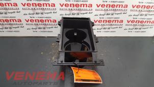 Usagé Porte-gobelet BMW X5 (E53) 3.0 24V Prix € 10,00 Règlement à la marge proposé par Venema Autoparts