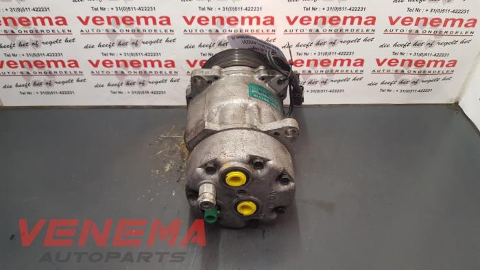 Air conditioning pump from a Volvo 440 1.7 DL,GL,GLE,GLT 1996