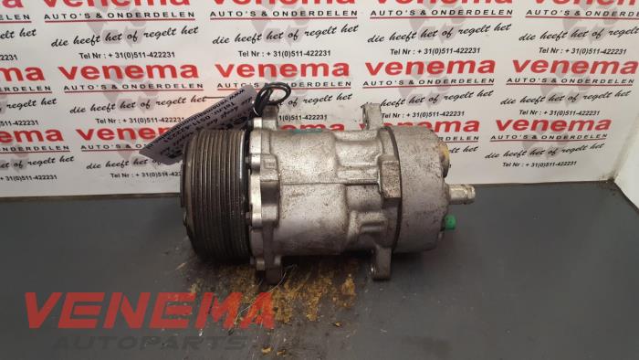 Air conditioning pump from a Volvo 440 1.7 DL,GL,GLE,GLT 1996