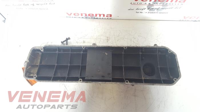 Ventildeckel van een BMW 5 serie (E28) 535i 1986