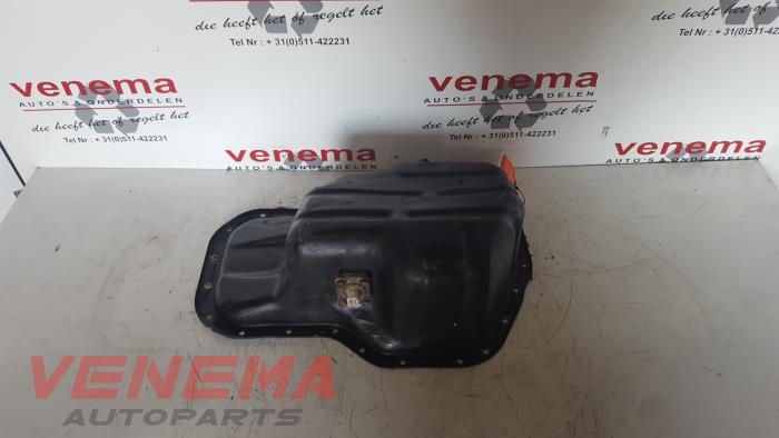 Usagé Couvercle carter Toyota Avensis (T22) 2.0 TD Prix € 50,00 Règlement à la marge proposé par Venema Autoparts