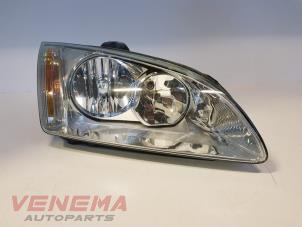 Używane Reflektor prawy Ford Focus 2 Wagon 1.6 TDCi 16V 110 Cena € 49,99 Procedura marży oferowane przez Venema Autoparts