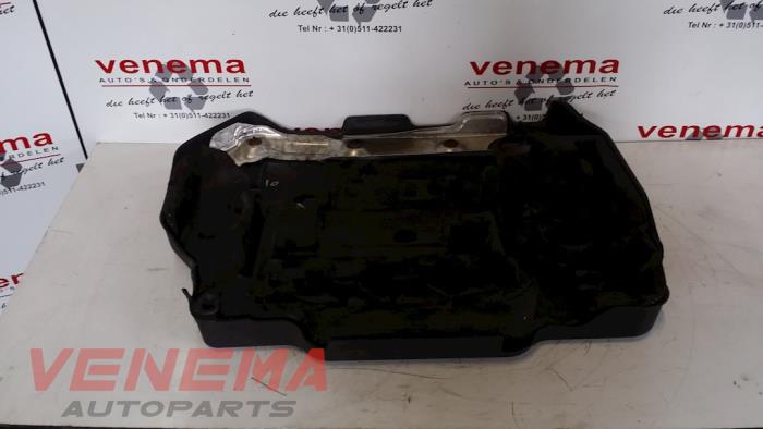 Abdeckblech Motor van een Alfa Romeo Giulietta (940) 1.6 JTDm 16V 2011