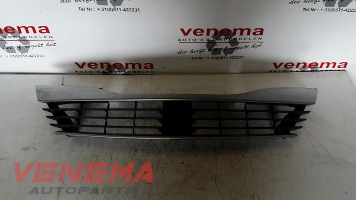 Używane Grill Renault Laguna II Grandtour (KG) 1.8 16V Cena € 19,99 Procedura marży oferowane przez Venema Autoparts
