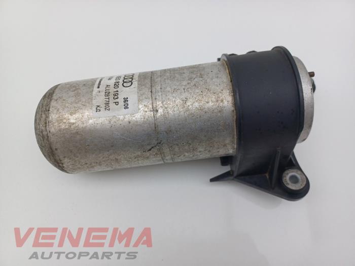 Usagé Déshydrateur clim Audi A4 Avant (B7) 2.0 TDI 16V Prix € 14,99 Règlement à la marge proposé par Venema Autoparts
