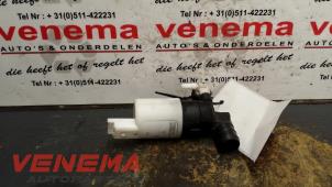 Used Windscreen washer pump Renault Clio III (BR/CR) 1.5 dCi 85 FAP Price € 9,00 Margin scheme offered by Venema Autoparts