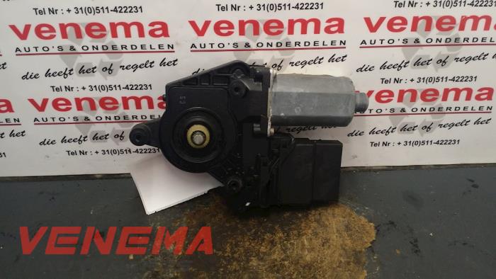 Usados Motor de ventanilla de puerta Volkswagen Passat Variant (3B5) 1.9 TDI 90 Precio € 35,00 Norma de margen ofrecido por Venema Autoparts