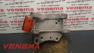 Used Alternator upper bracket Citroen C4 Coupé (LA) 1.6 16V Price € 30,00 Margin scheme offered by Venema Autoparts