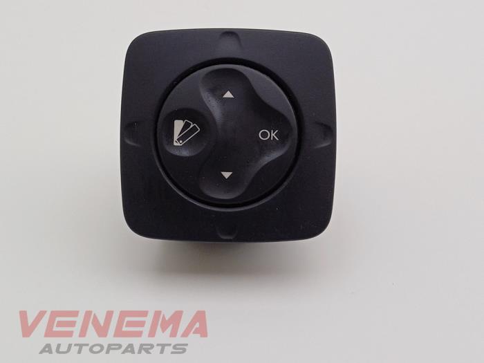 Usagé Commande ordinateur de bord Renault Scénic III (JZ) 1.5 dCi 110 Prix € 14,99 Règlement à la marge proposé par Venema Autoparts