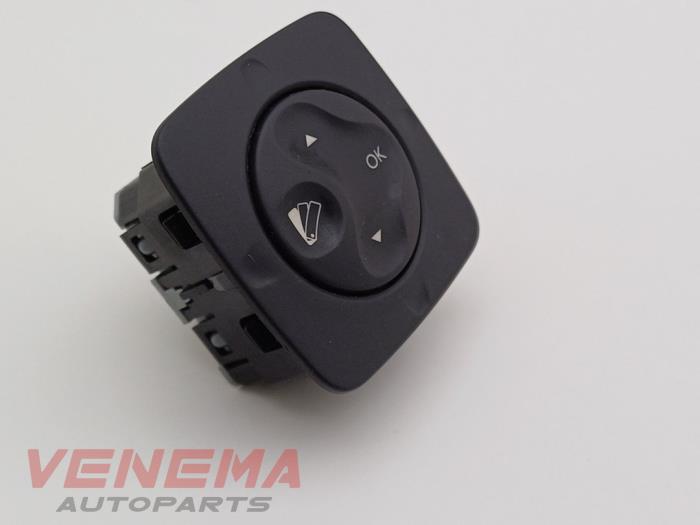 On-board computer controller from a Renault Scénic III (JZ) 1.5 dCi 110 2014