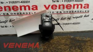 Usados Interruptor de freno de mano Opel Insignia Sports Tourer 2.0 CDTI 16V Precio € 15,00 Norma de margen ofrecido por Venema Autoparts