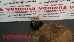 Używane Opornica wentylatora Renault Laguna II (BG) 1.8 16V Cena € 15,00 Procedura marży oferowane przez Venema Autoparts