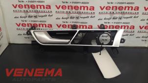 Usagé Poignée de porte avant gauche Audi A6 Quattro (C6) 3.0 TDI V6 24V Prix € 30,00 Règlement à la marge proposé par Venema Autoparts