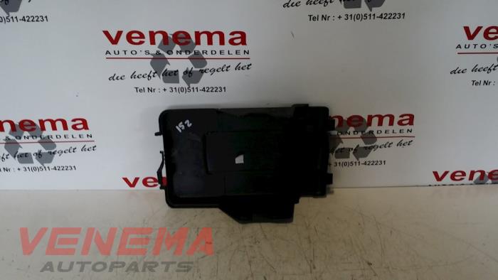 Caja de batería de un Skoda Octavia Combi (1Z5) 1.8 TSI 16V 2012