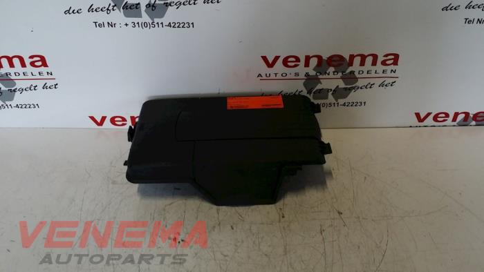Caja de batería de un Skoda Octavia Combi (1Z5) 1.8 TSI 16V 2012