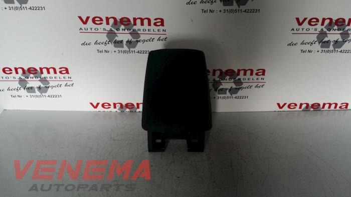 Armrest from a Skoda Octavia Combi (1Z5) 1.8 TSI 16V 2012