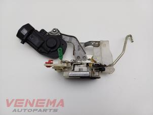 Usagé Serrure portière mécanique 4portes avant gauche Toyota Aygo (B10) 1.0 12V VVT-i Prix € 14,99 Règlement à la marge proposé par Venema Autoparts