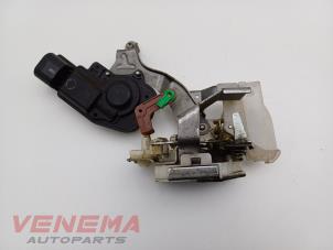 Gebrauchte Türschlossmechanik 4-türig links hinten Toyota Aygo (B10) 1.0 12V VVT-i Preis € 14,99 Margenregelung angeboten von Venema Autoparts