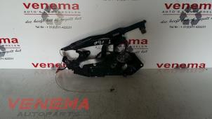 Used Convertible top hinge BMW 1 serie (E88) 118i 16V Price € 75,00 Margin scheme offered by Venema Autoparts